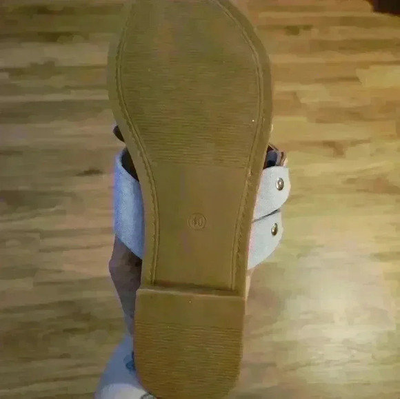 Coco + Carmen Lavender & Gold sandals. Size 9 - Picture 3 of 5